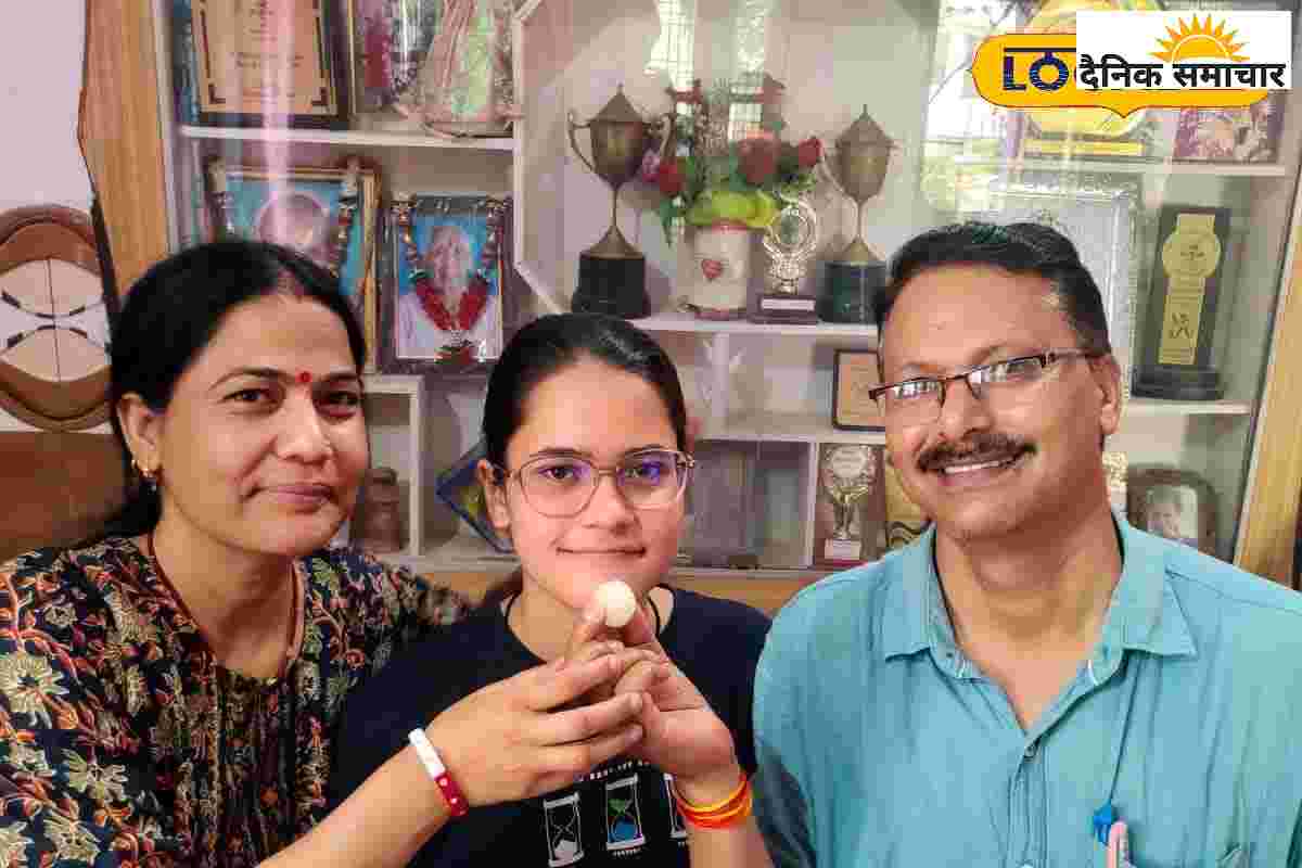 शिक्षक पिता की होनहार बेटी, UK Board Topper अनुष्का, बनना चाहती हैं डॉक्टर!