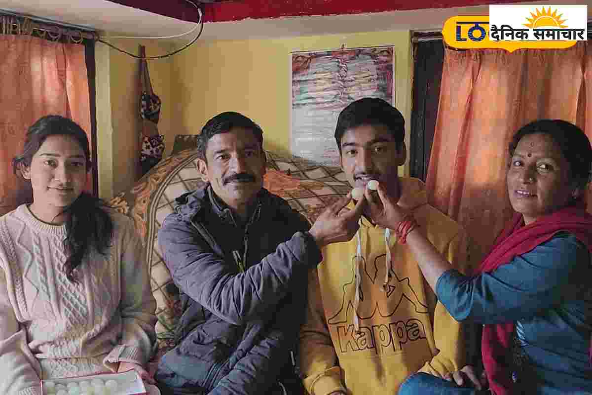 Youtube बना गुरु, सेल्फ स्टडी ने सुमित को यूके बोर्ड में दिलाई Top-10 में जगह!