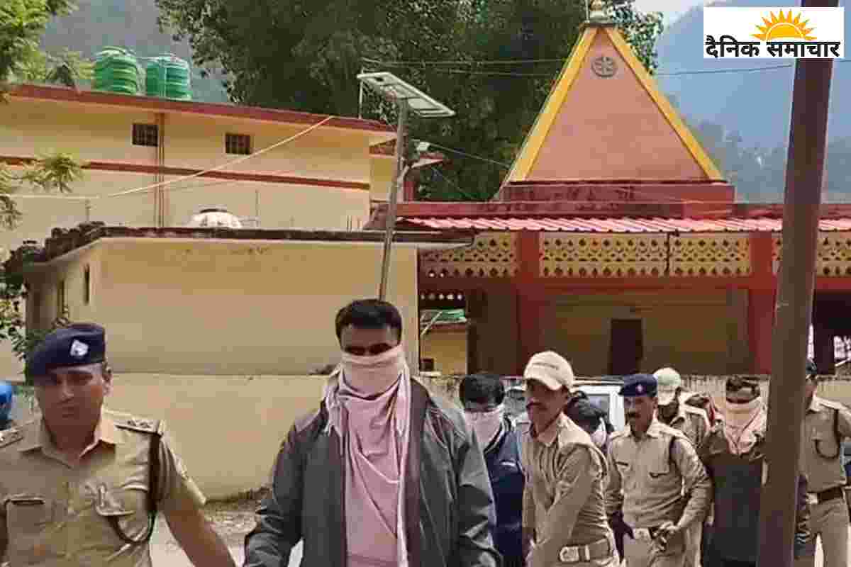 UP से गंगोत्री पहुंचे 6 युवक, दर्शन के बजाए करने लगे कमाई, उठा ले गई पुलिस