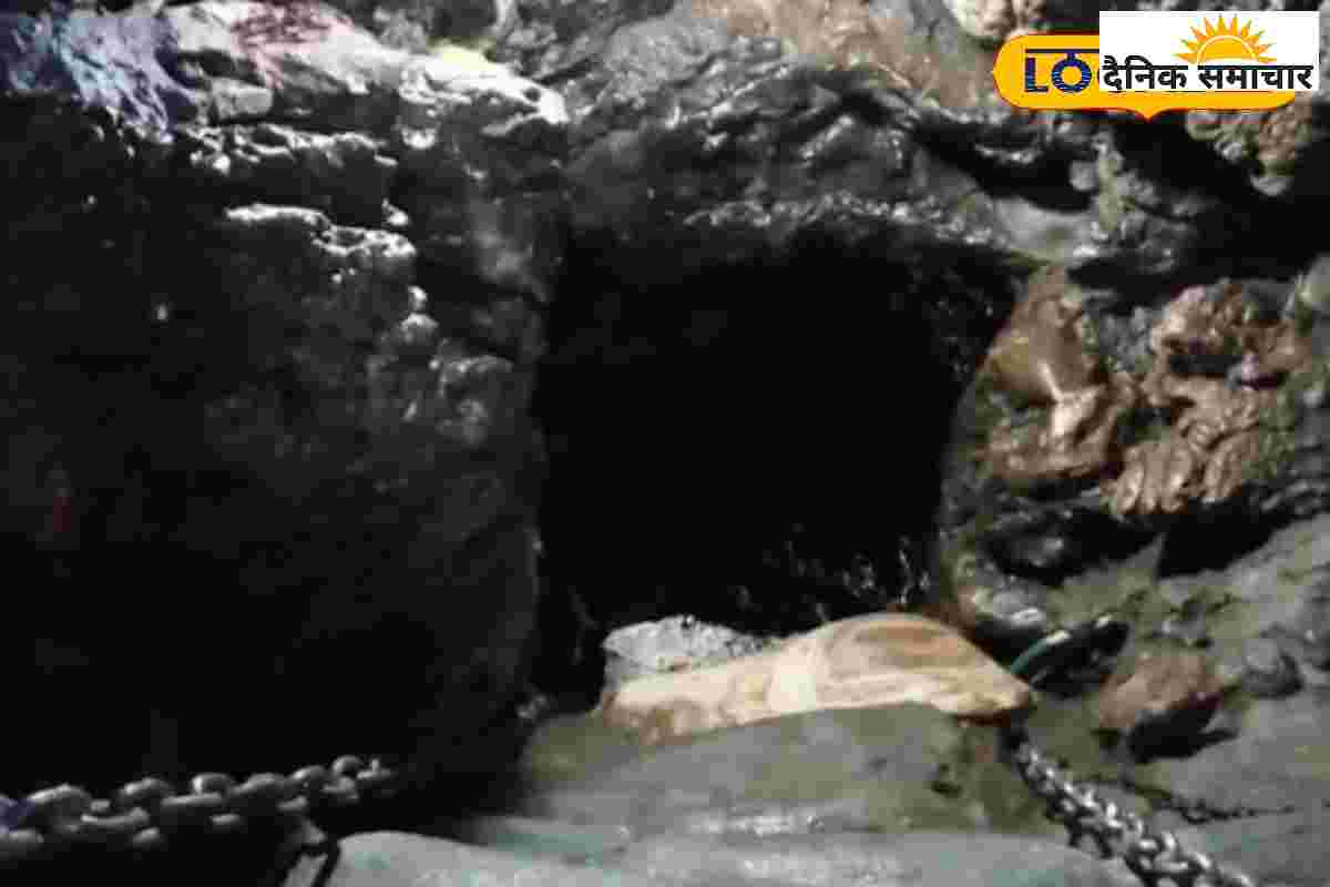 इस मंदिर की 90 फीट गहरी गुफा में छिपी है दुनिया के खात्मे की कहानी