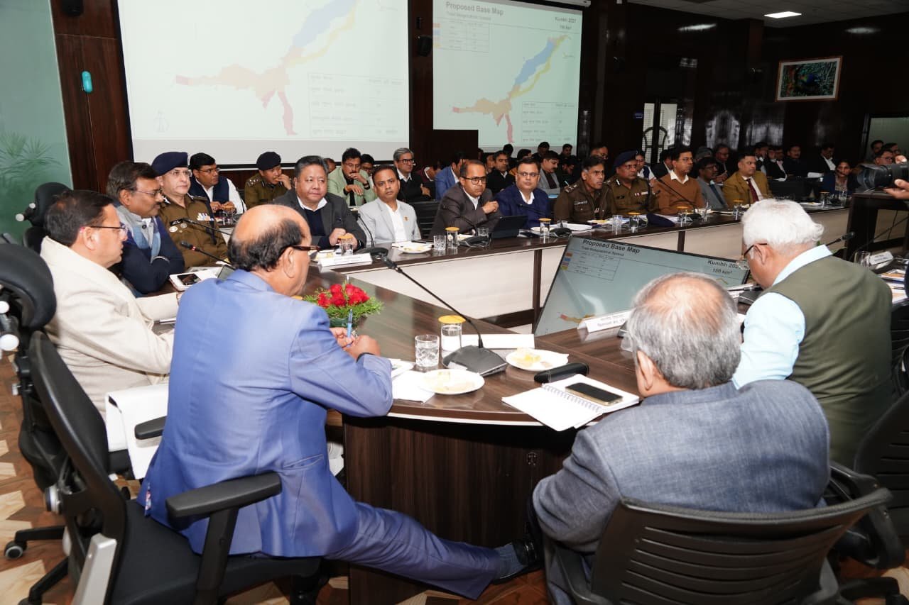 मुख्यमंत्री धामी ने निर्देश दिए कि कुंभ मेला क्षेत्र में विभिन्न अखाड़ों को भूमि आवंटन तय समय पर किया जाए, इसकी मेलाधिकारी स्वयं मॉनिटरिंग करें