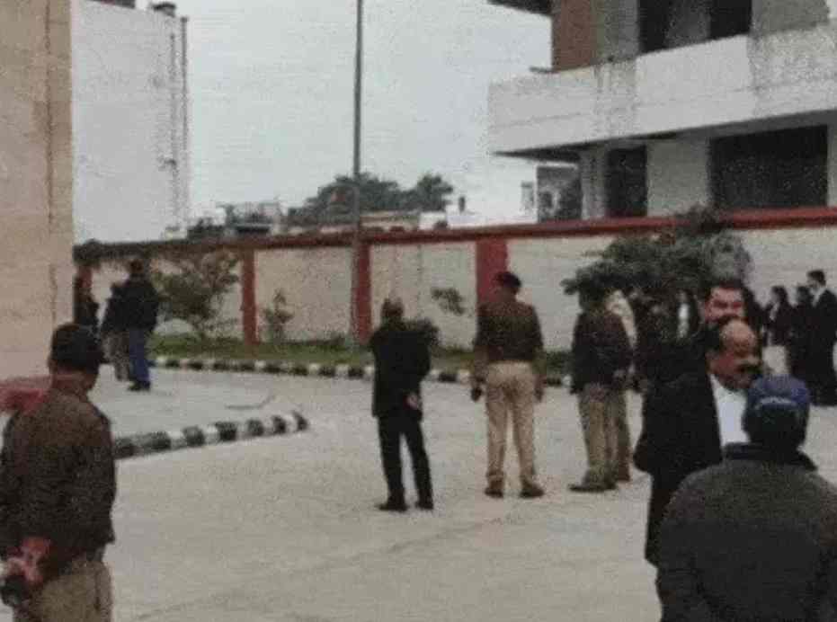 देहरादून डिस्ट्रिक्ट कोर्ट को बम से उड़ाने की धमकी, परिसर छावनी में तब्दील