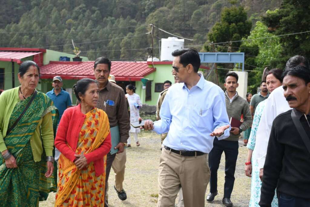 उत्तराखण्ड नैनीताल : कुमाऊं कमिश्नर दीपक रावत ने खुर्पाताल क्षेत्र का किया निरीक्षण,प्राधिकरण के सहायक अभियंता एवं अवर अभियंता का वेतन रोकने और उनके खिलाफ अनुशासनात्मक कार्रवाई के दिए निर्देश…