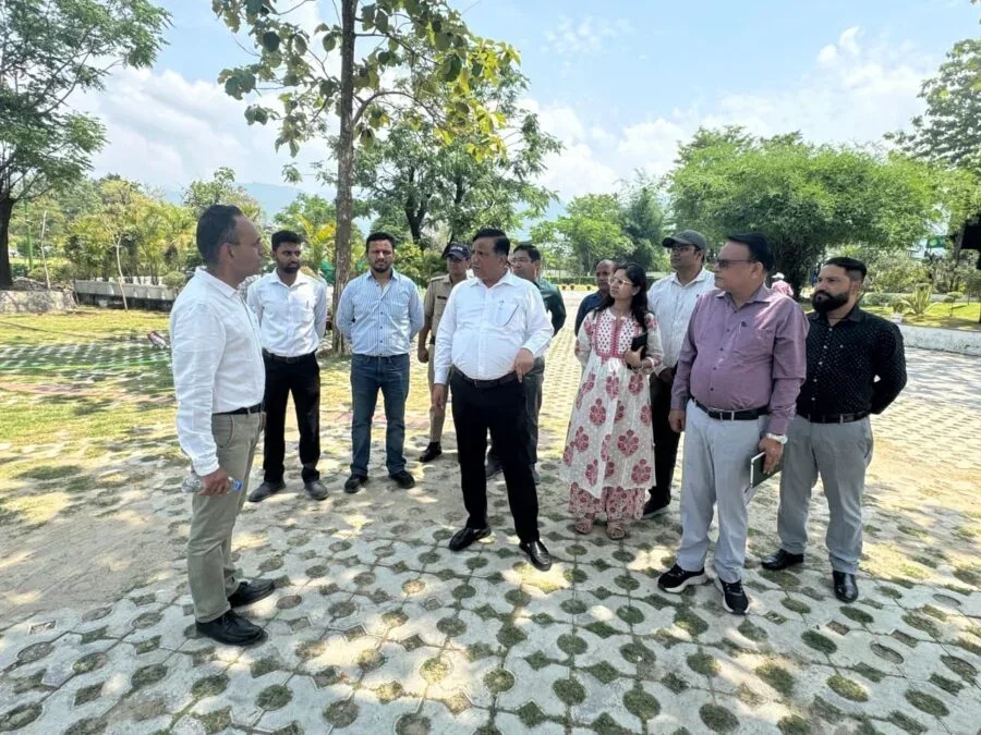 सीएम धामी के विजन को एमडीडीए ने दी रफ्तार, IAS बंशीधर तिवारी का एक्शन मोड- हरियाली भी, बुलडोजर भी
