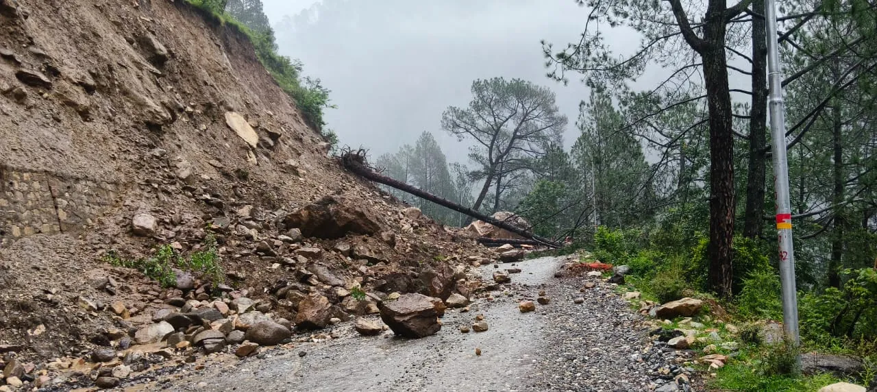 यमुनोत्री हाईवे फिर बंद, भूस्खलन से स्यानाचट्टी और पालीगढ़ के पास रुका यातायात – Khabar Uttarakhand