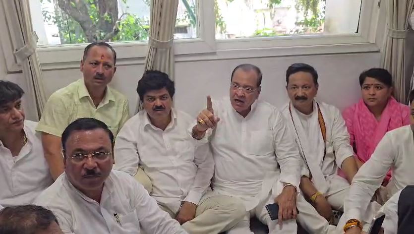 ‘जूते मारेंगे सा$*& को’, खड़गे की रैली से पहले बवाल, SSP के कमरे में घुसे कांग्रेस नेता – Khabar Uttarakhand