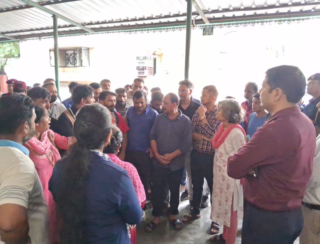 दून अस्पताल के सफाई कर्मचारी ने किया सुसाइड, बच्चे के साथ लिफ्ट में अश्लील हरकत के थे आरोप – Khabar Uttarakhand
