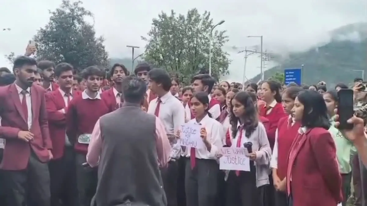 उत्तराखंड की लचर स्वास्थ्य व्यवस्था, तड़पती छात्रा, गिड़गिड़ाते साथी, रेफर गेम ने ले ली जान