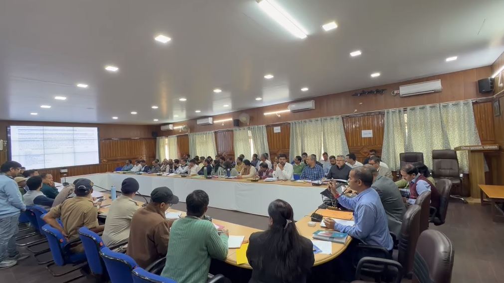 विधानसभा चुनाव 2027 को लेकर चम्पावत प्रशासन अलर्ट, मतदान केंद्रों की व्यवस्थाएं होंगी दुरुस्त