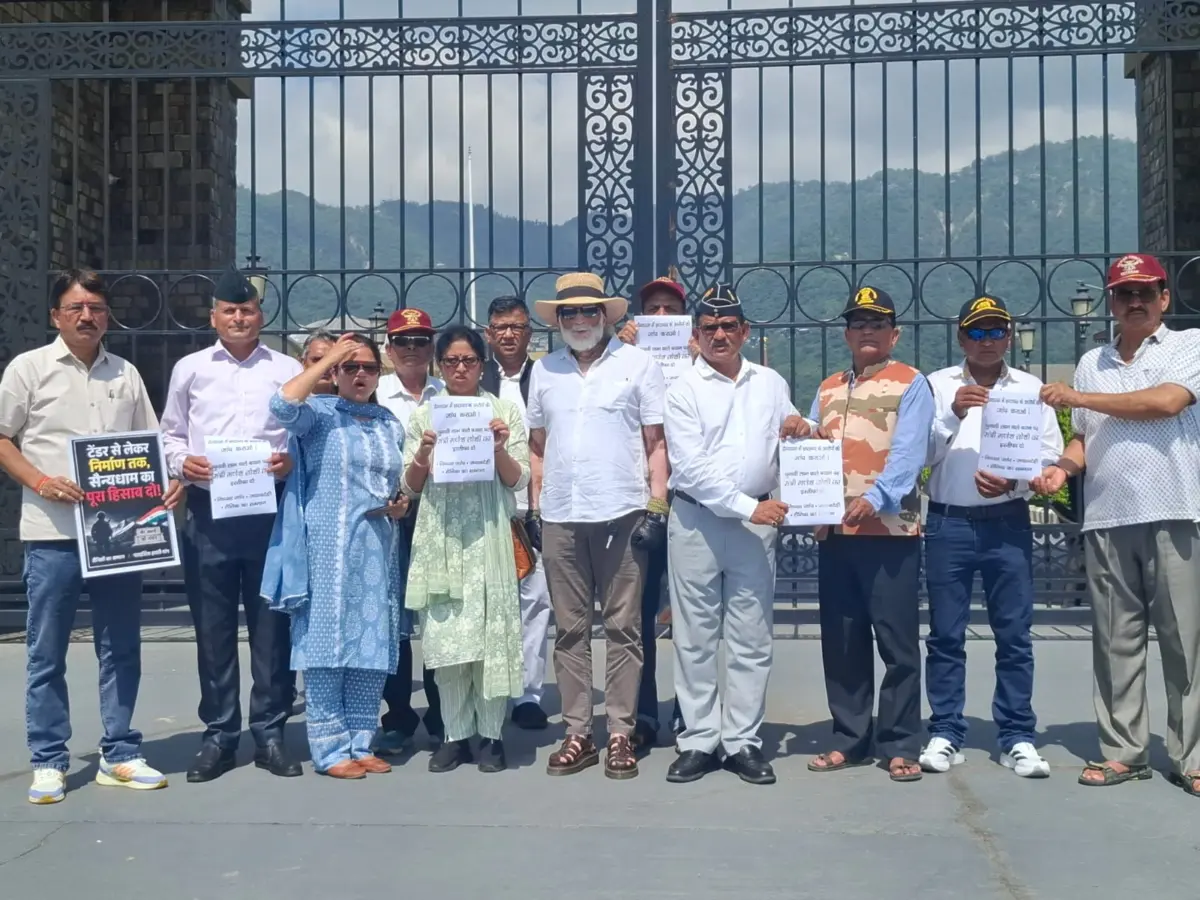 सैन्यधाम के मुद्दे पर कांग्रेस का धरना, ‘हिसाब दो’ के साथ गणेश जोशी के इस्तीफे की मांग