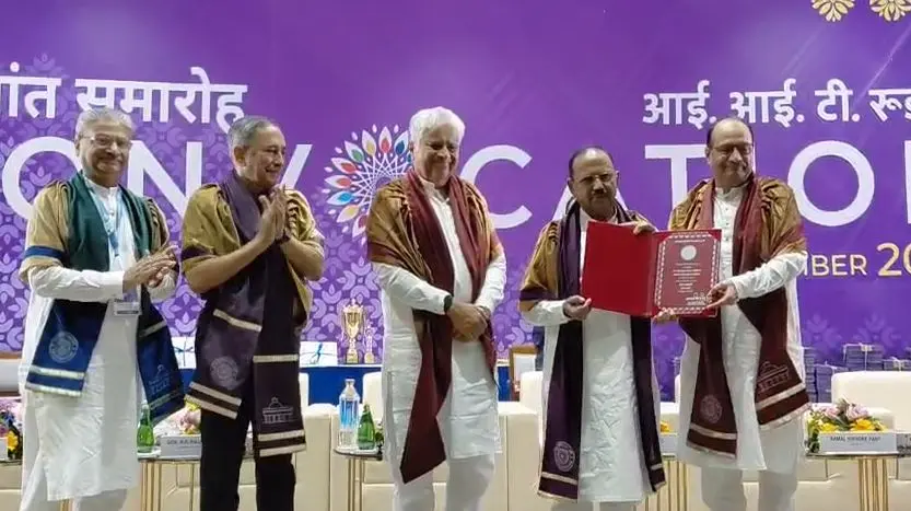 IIT रुड़की के दीक्षांत समारोह में पहुंचे NSA अजीत डोभाल, छात्रों को दी उपाधि