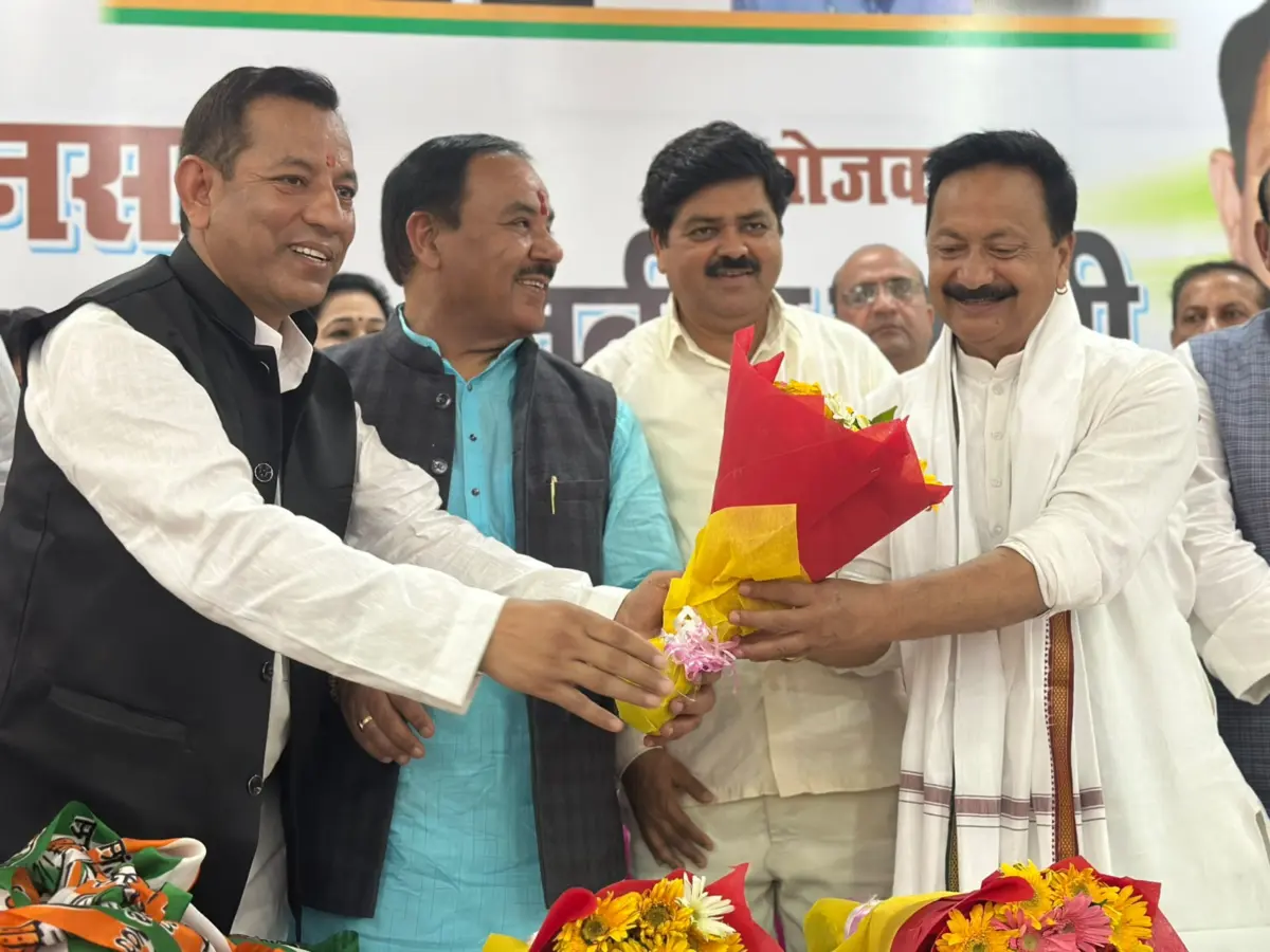 विस चुनाव को लेकर कांग्रेस ने कसी कमर: कैंट में नवीन जोशी का शक्ति प्रदर्शन, ठोकी दावेदारी