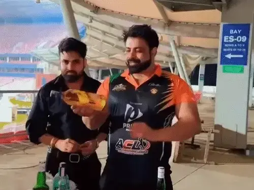 देहरादून स्टेडियम में शराब पार्टी, हरियाणा के स्टार खिलाड़ियों की मैच के बाद जमी महफिल, Video