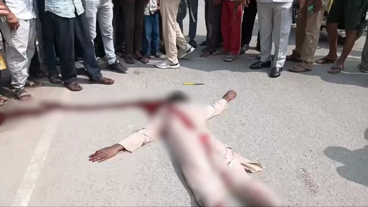 Haridwar में युवक का बवाल!, चाकू से काटी अपनी गर्दन, मचा हड़कंप, VIDEO