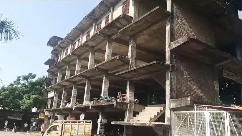 कोटद्वार तहसील परिसर में अज्ञात व्यक्ति का शव मिलने से सनसनी, सुरक्षा व्यवस्था पर उठे सवाल