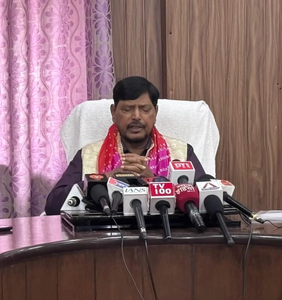 चुनाव आयोग के समर्थन में रामदास अठावले, बोले ज्ञानेश कुमार को किसी भी सूरत में नहीं देना चाहिए इस्तीफा